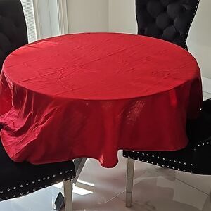 Tablecloth Sitting For 4, Round 70" Cherry Red